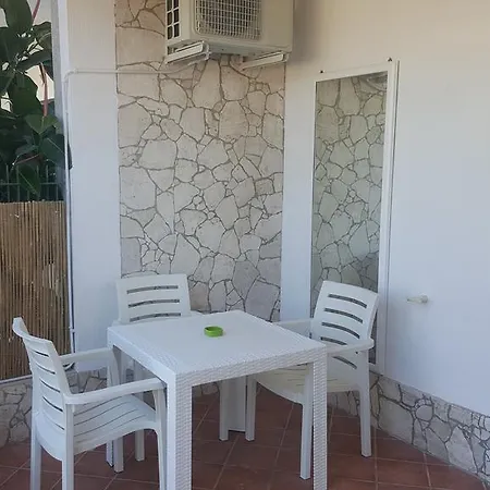 Casina Cucci شقة بورتو سيساريو